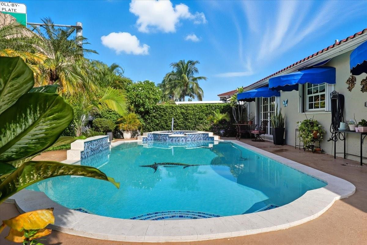 8994 NW 187th St