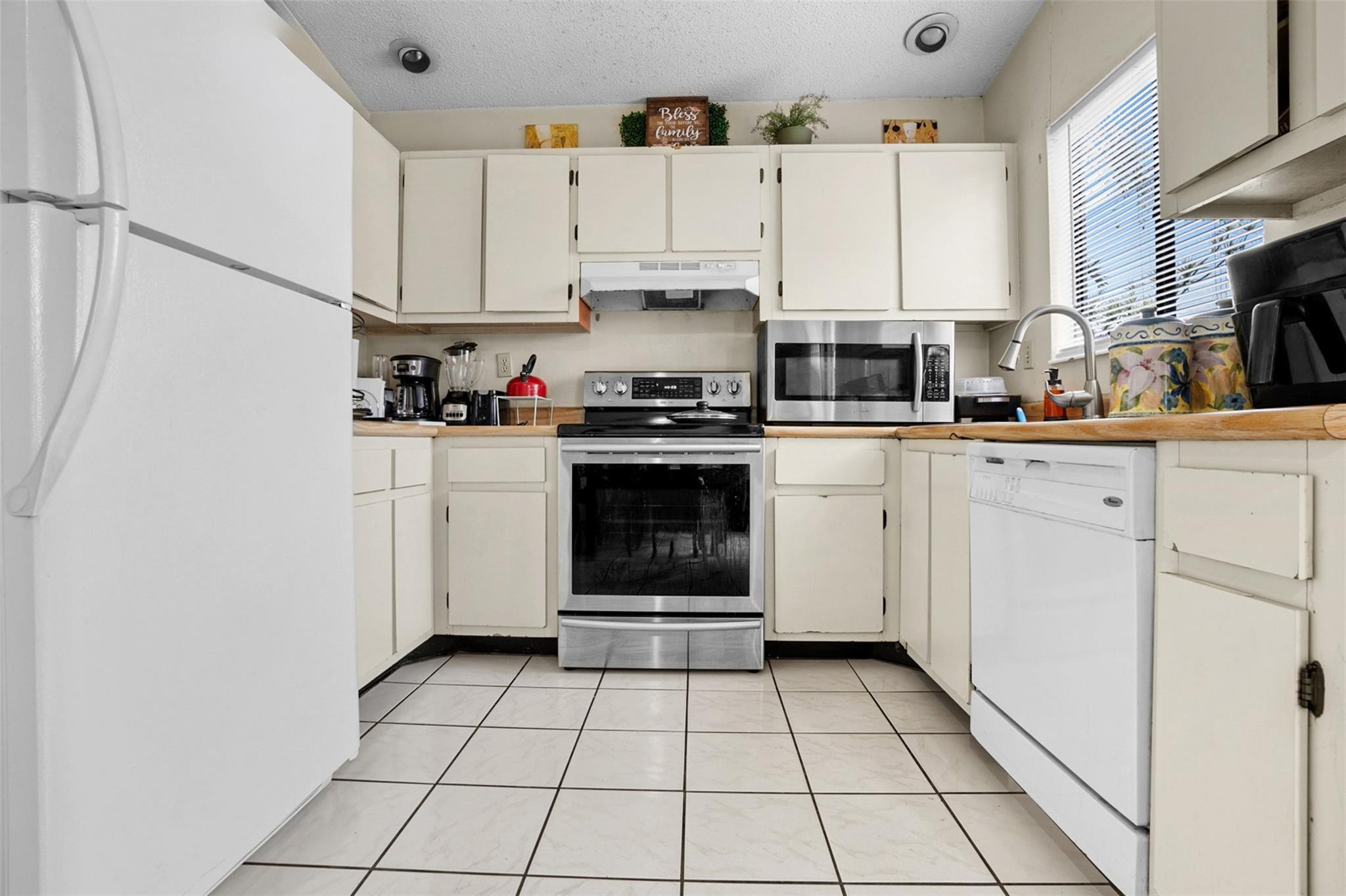 9741 W Daffodil Lane 9741