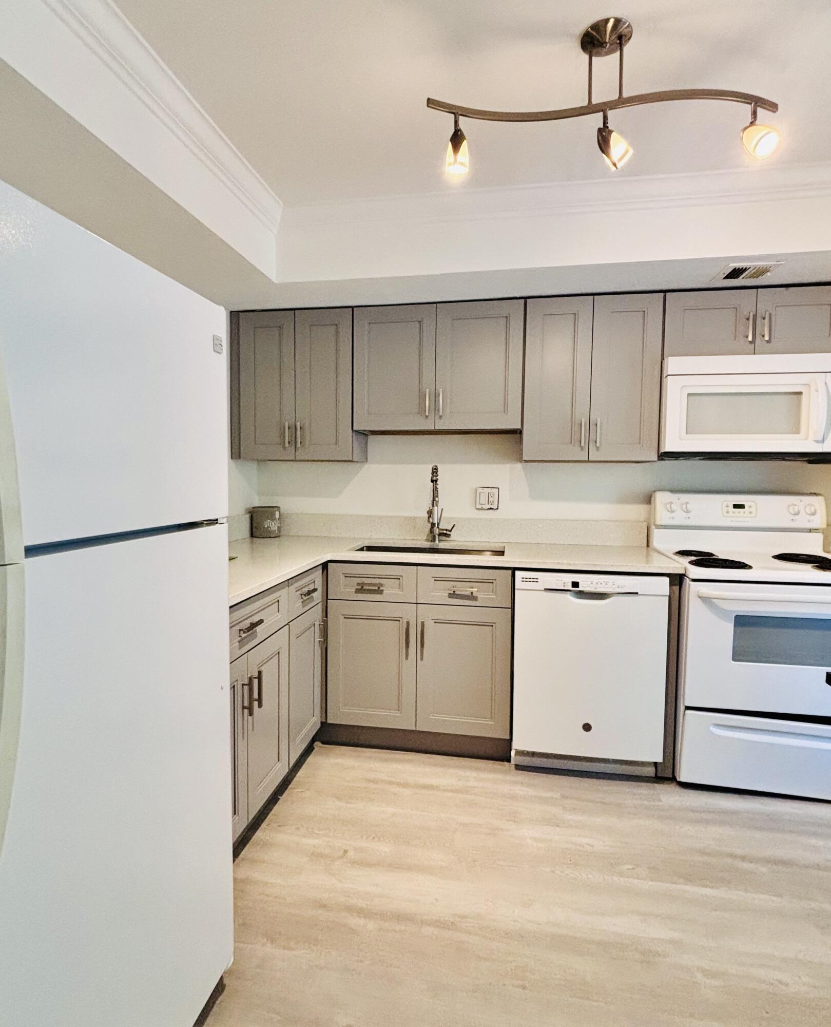 2900 N Palm Aire Drive 206