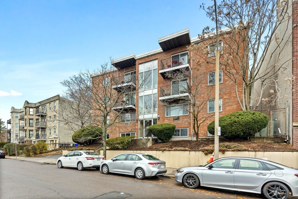 39 Englewood Ave. # 14