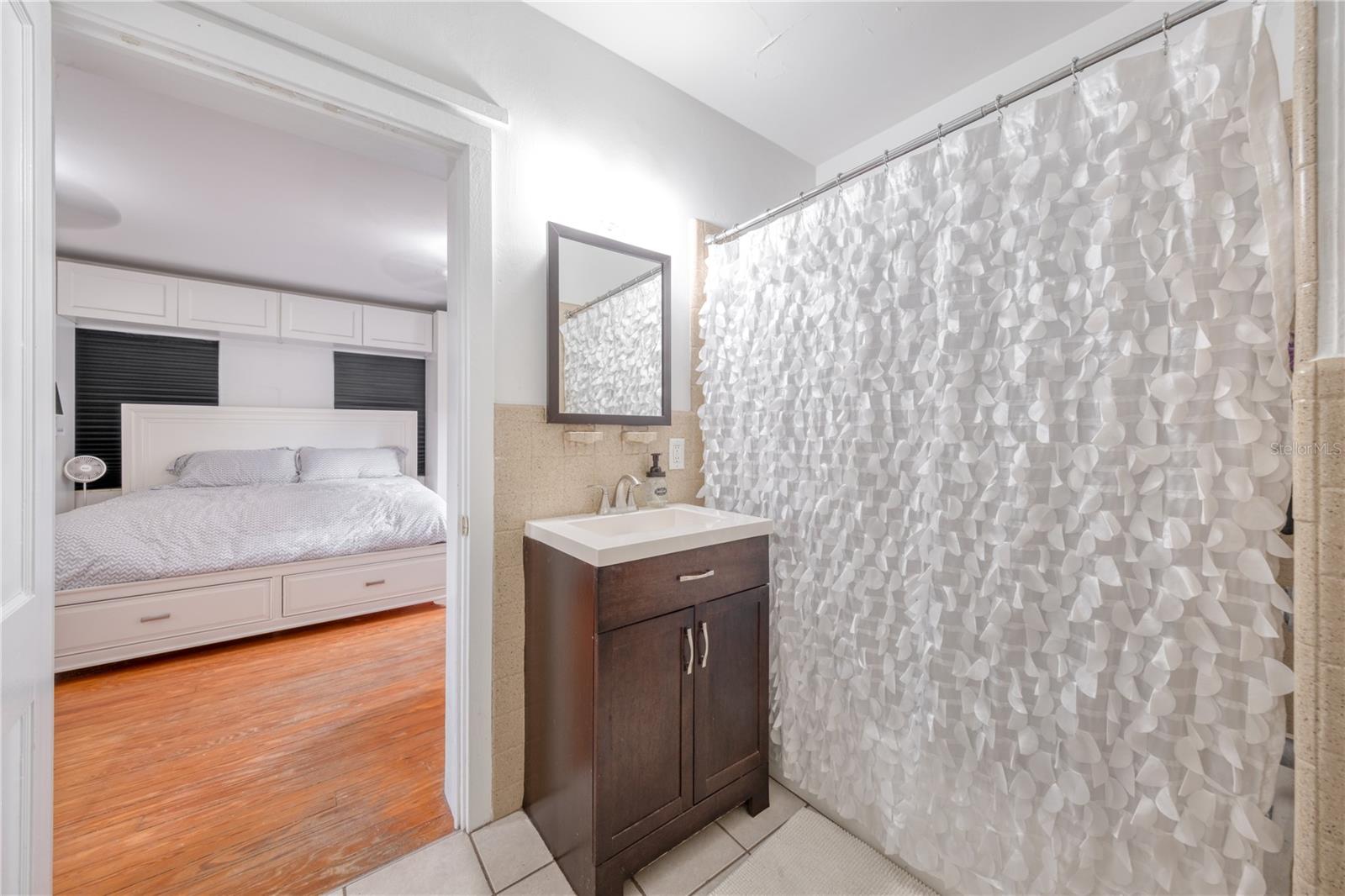 109 W HAZEL ST