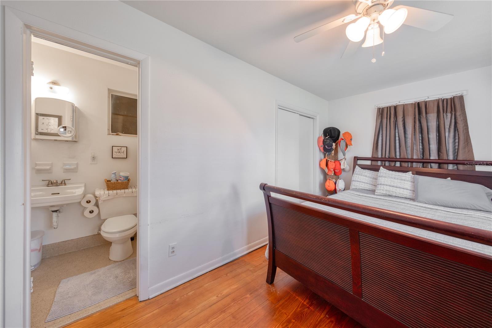 109 W HAZEL ST