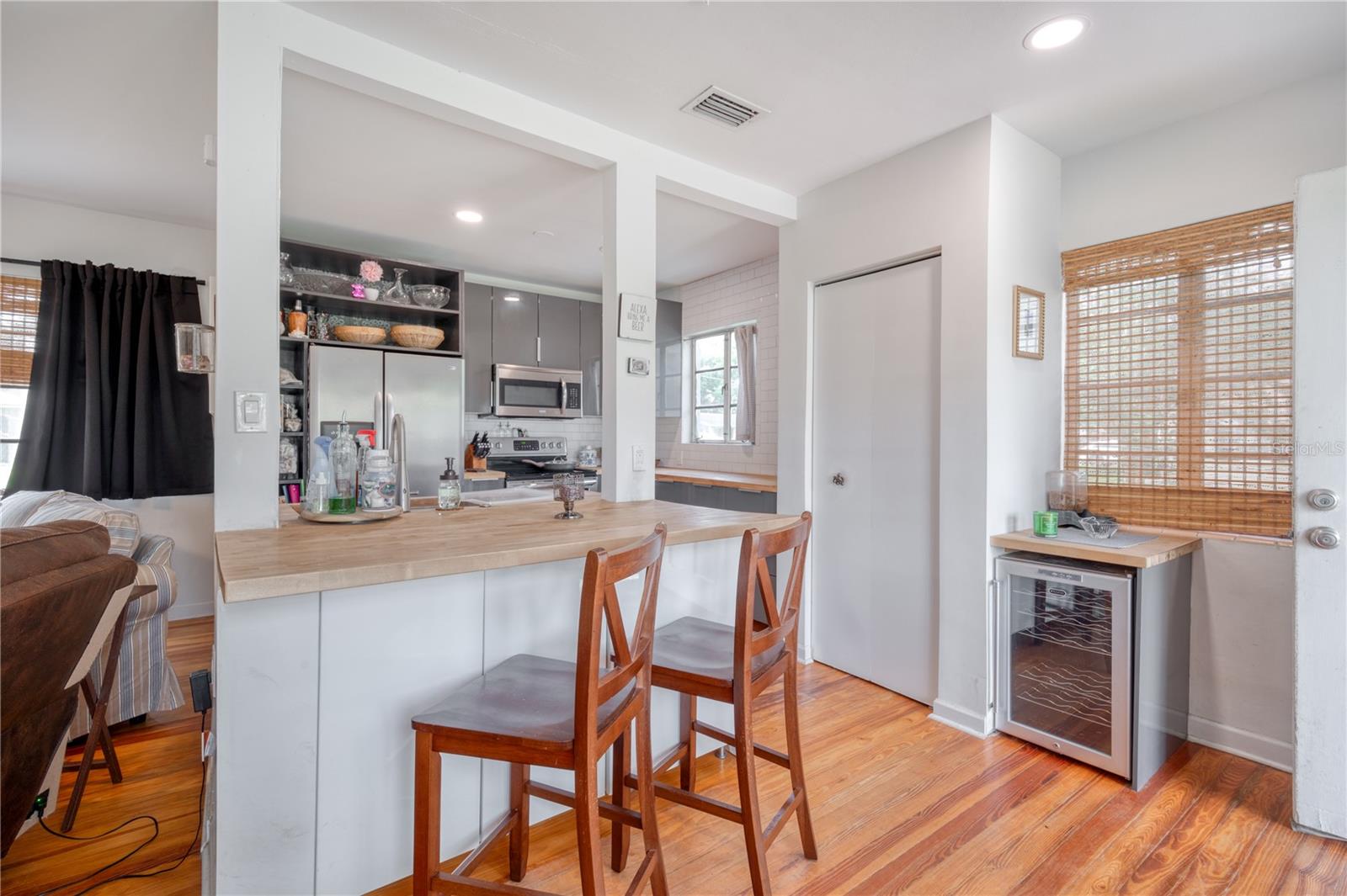109 W HAZEL ST