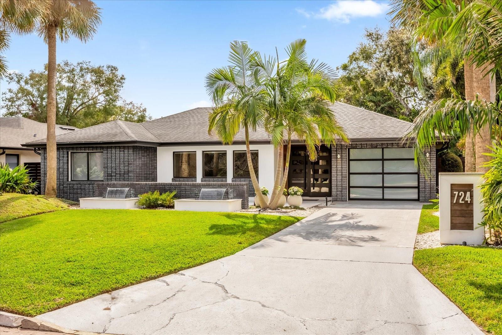 724 LAKE DAVIS DR