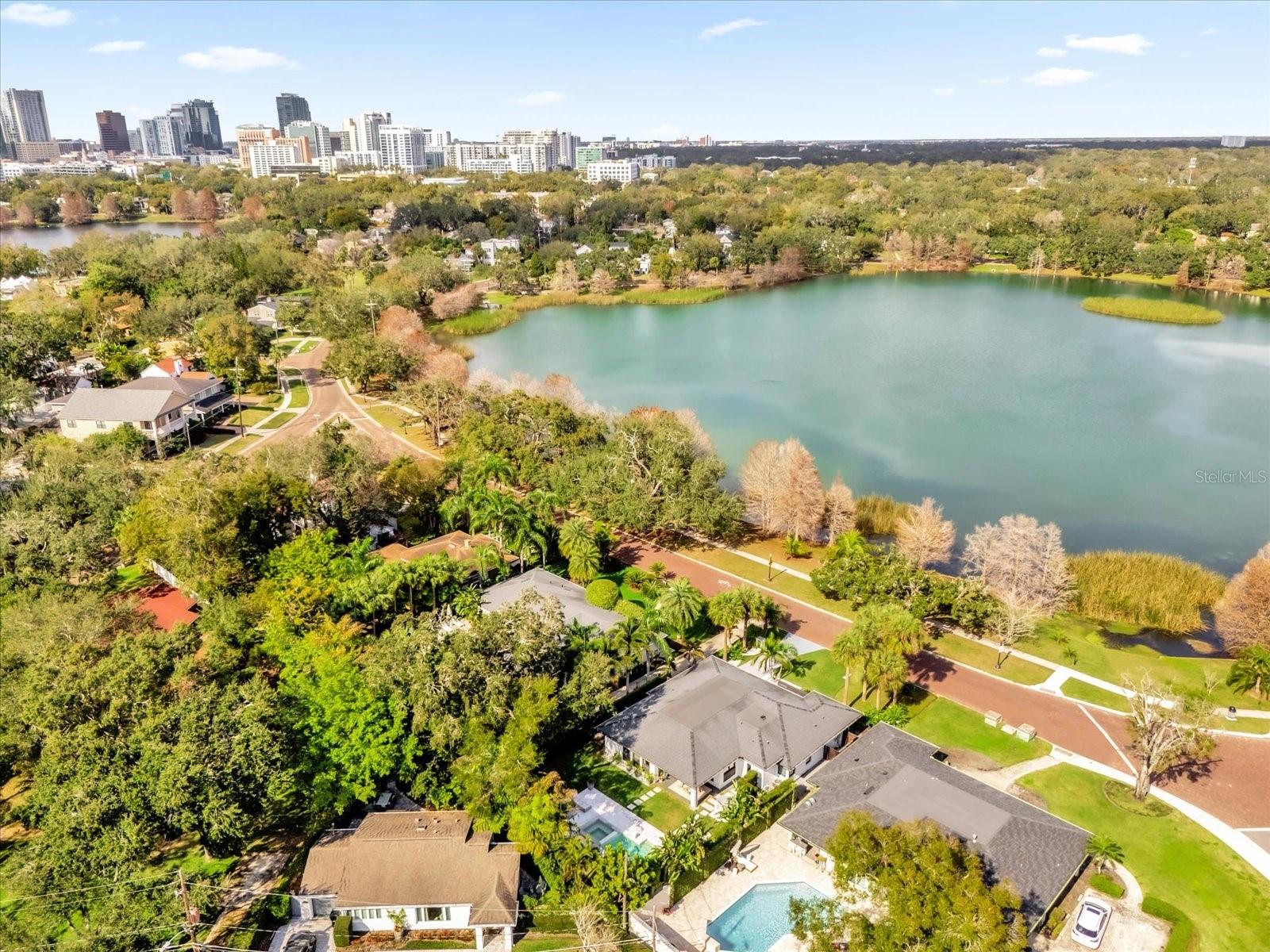 724 LAKE DAVIS DR