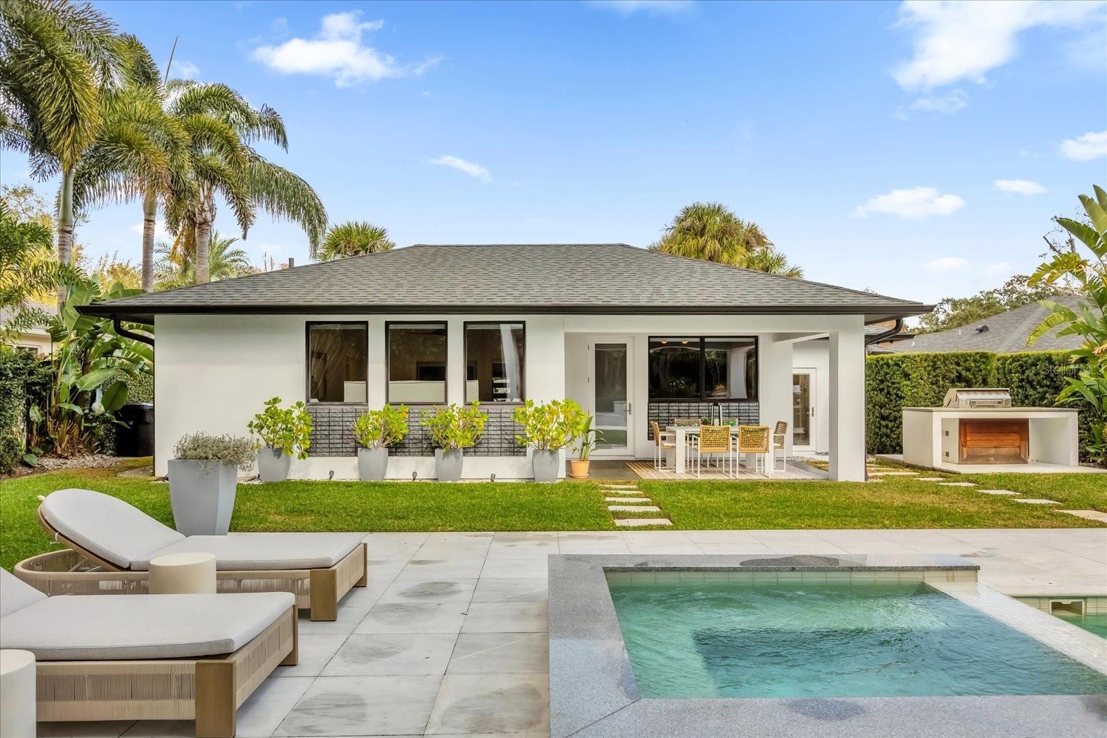 724 LAKE DAVIS DR