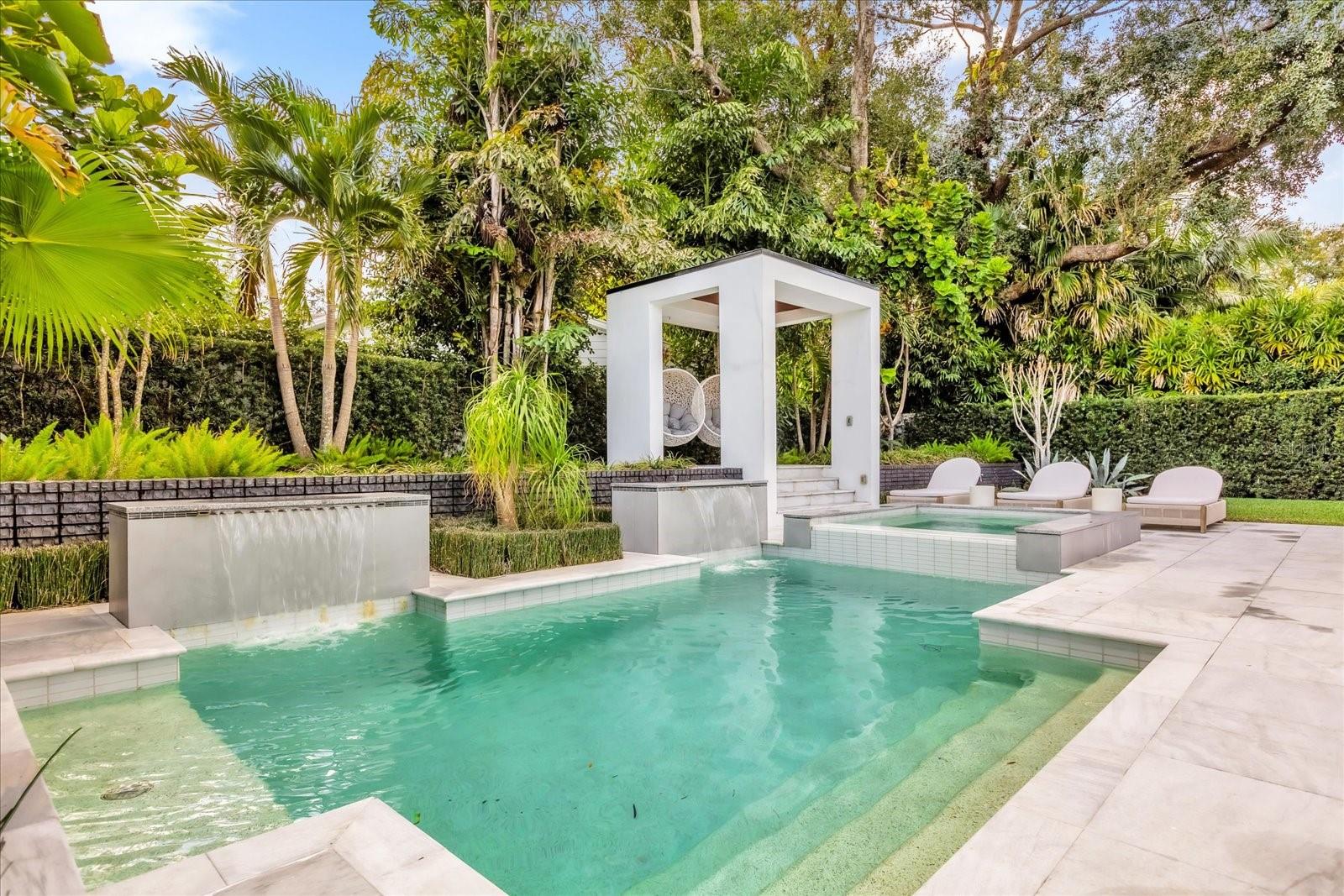 724 LAKE DAVIS DR