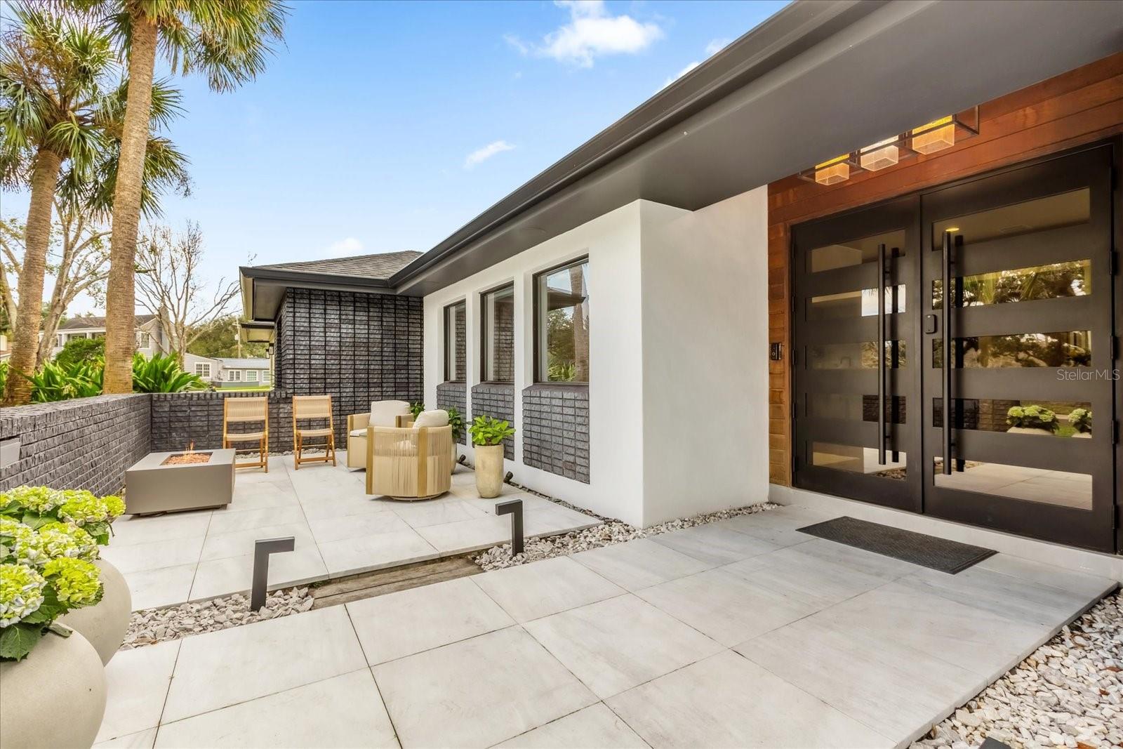 724 LAKE DAVIS DR
