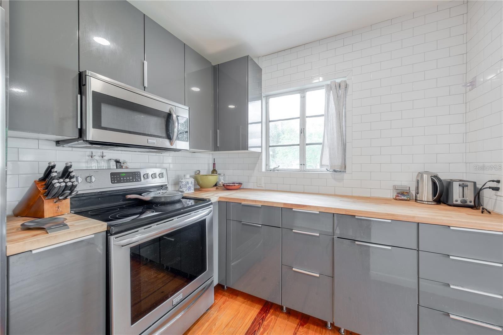 109 W HAZEL ST