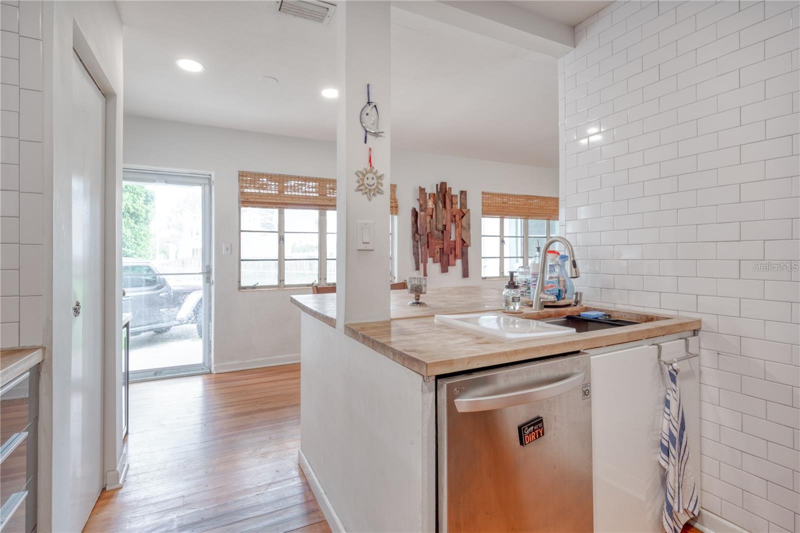 109 W HAZEL ST