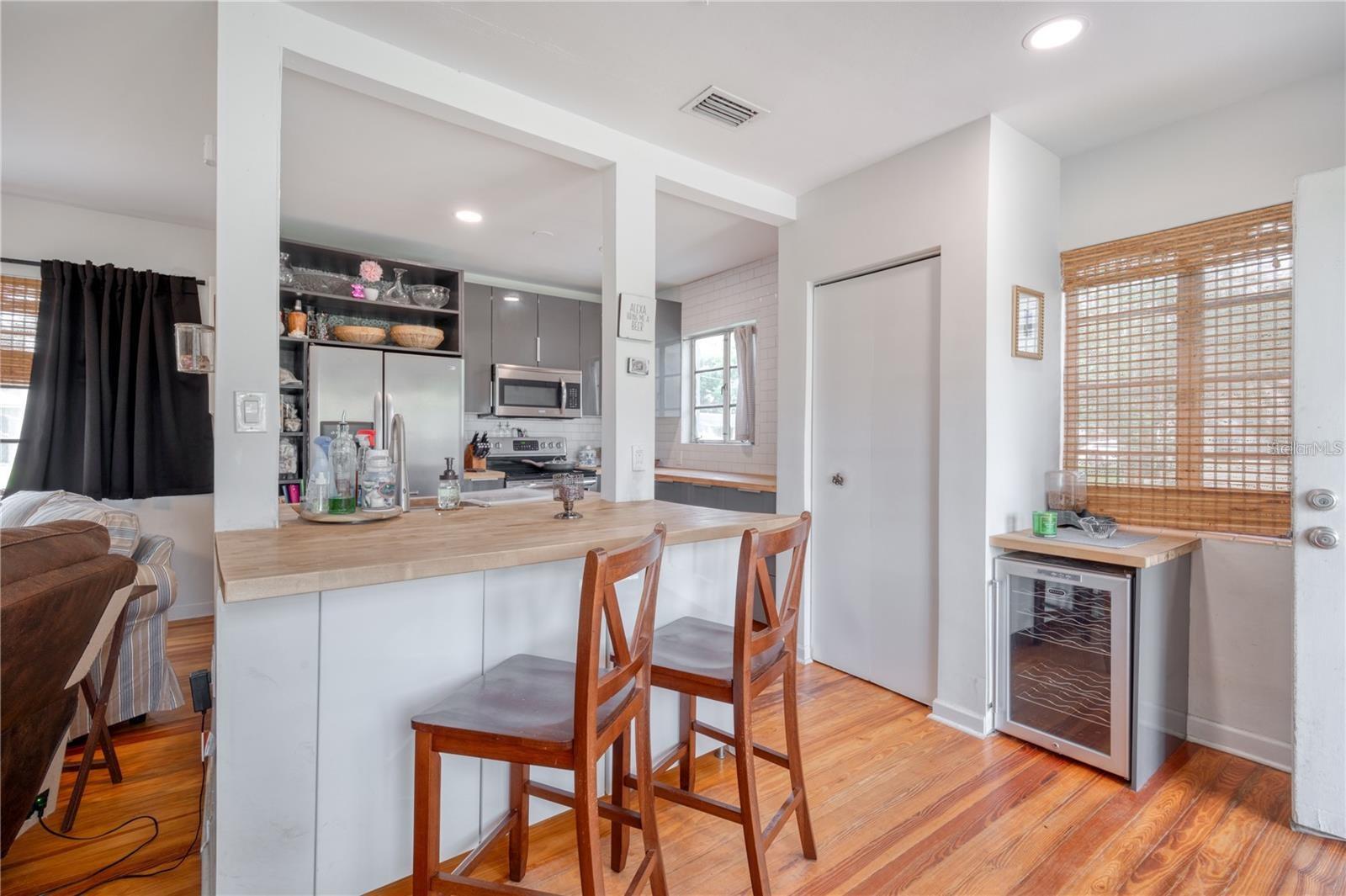 109 W HAZEL ST