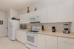 8169 FAN PALM WAY