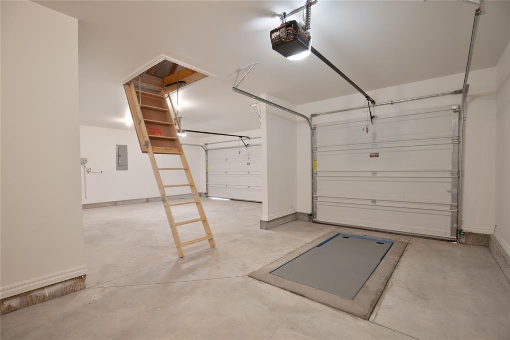 3208 Grasshopper Way