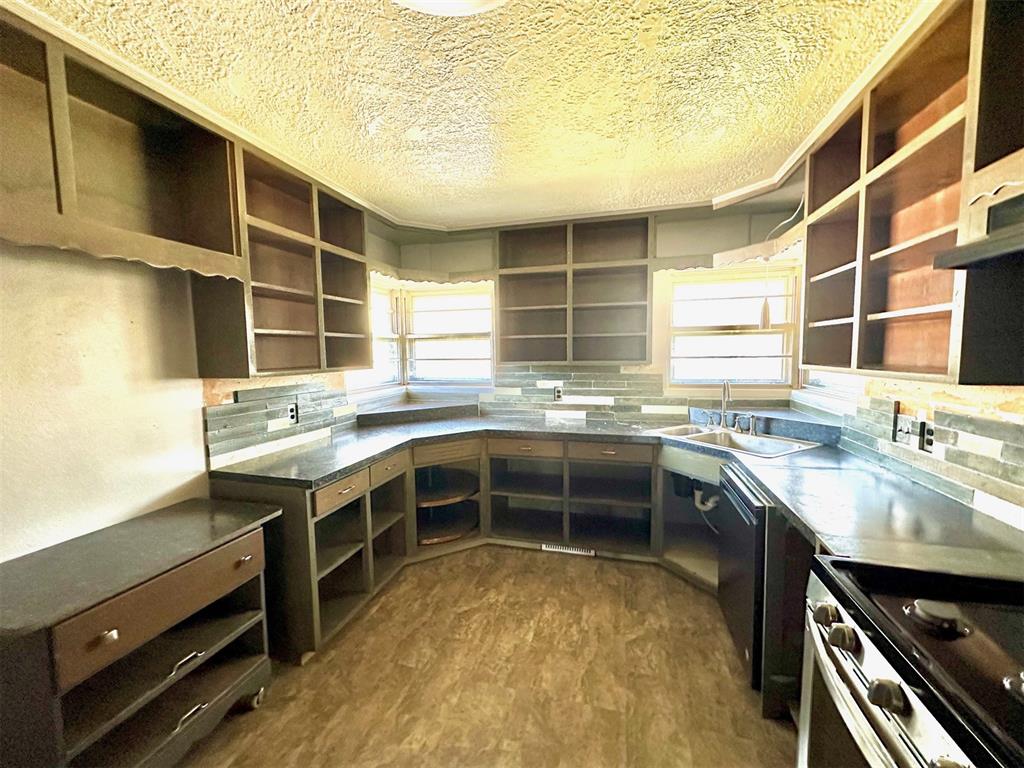 3905 Meadowview Drive