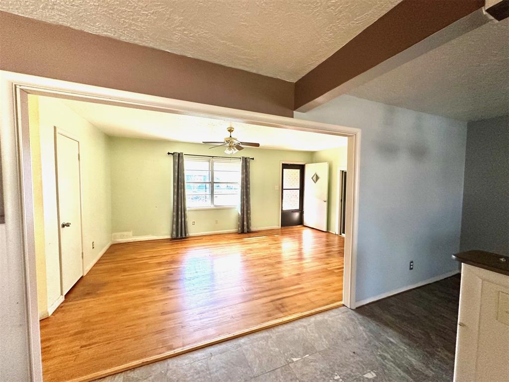 3905 Meadowview Drive