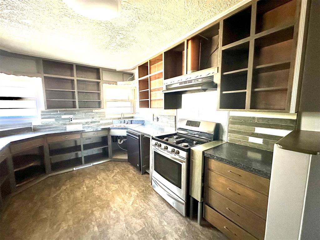 3905 Meadowview Drive