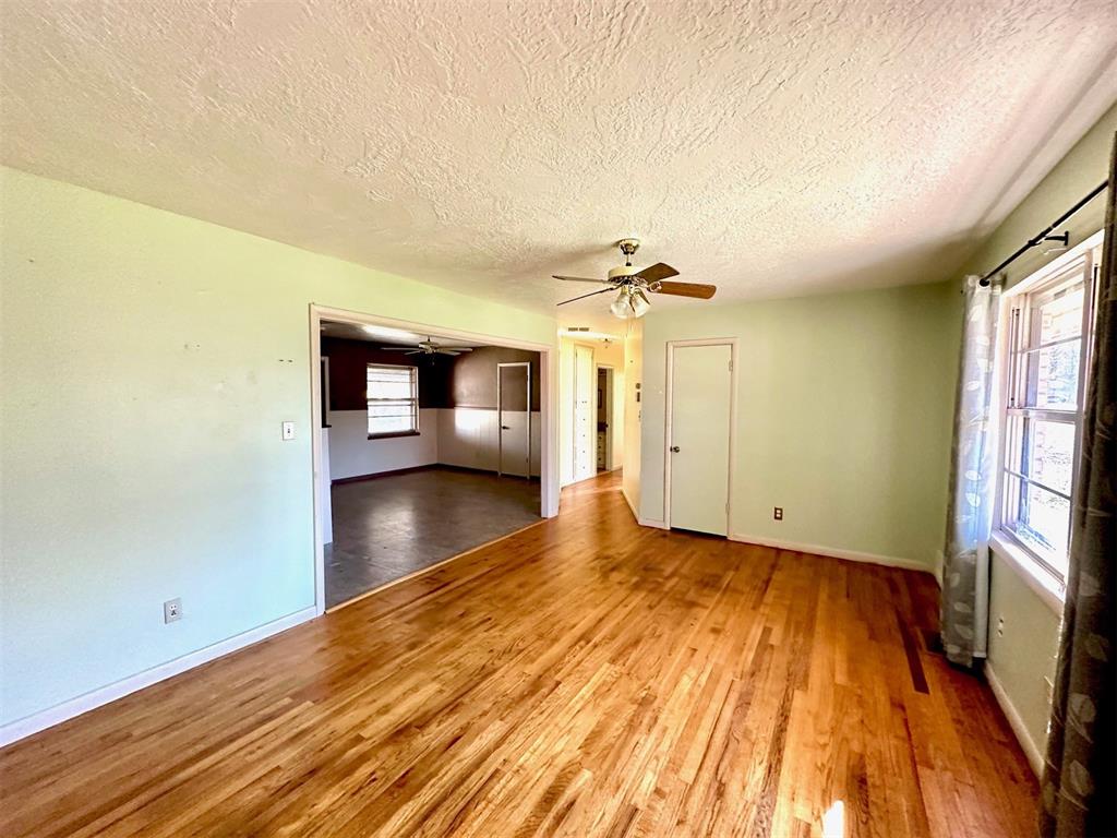 3905 Meadowview Drive