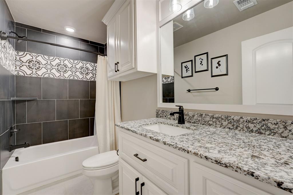 2825 Clover Field Drive