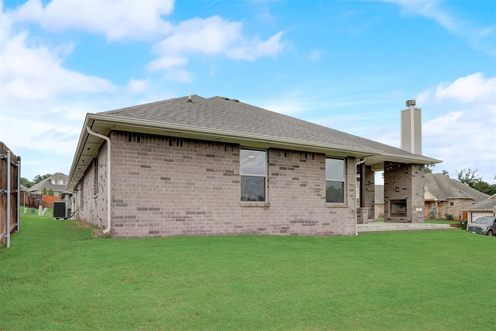 2825 Clover Field Drive