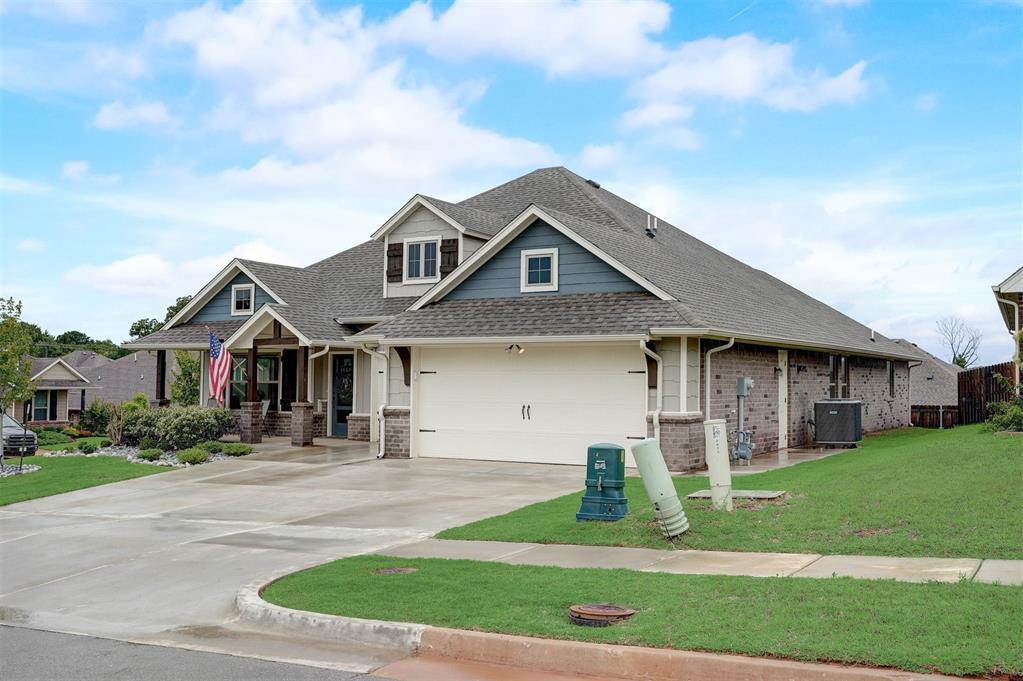 2825 Clover Field Drive