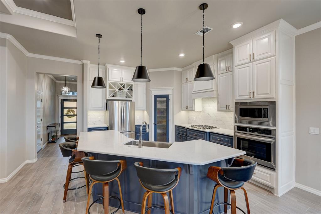 2825 Clover Field Drive