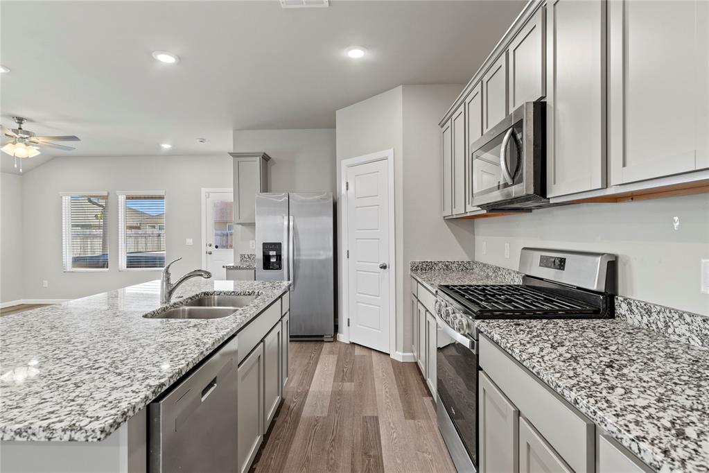 10408 SW 41st Place