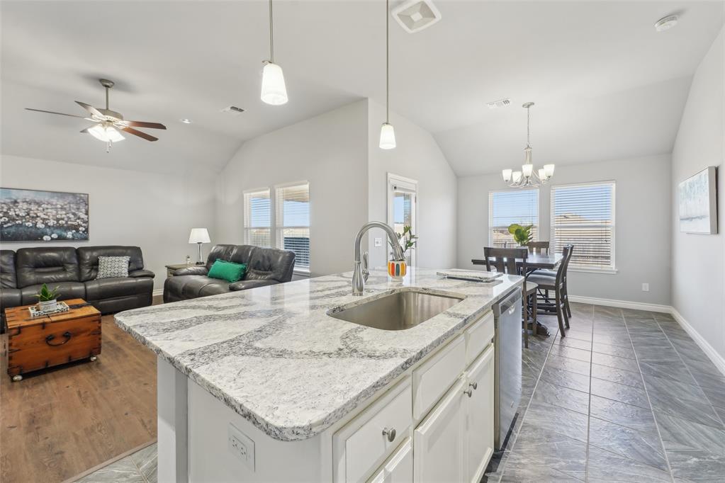 2908 S Fountain Grass Road