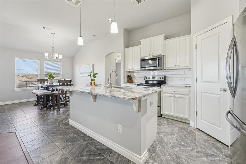 2908 S Fountain Grass Road