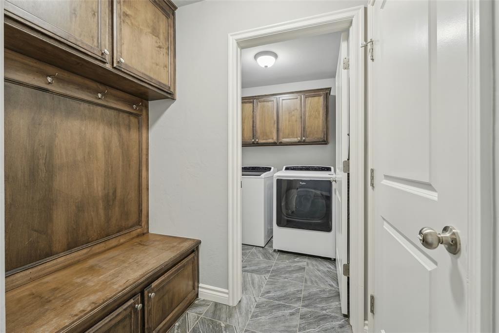2908 S Fountain Grass Road