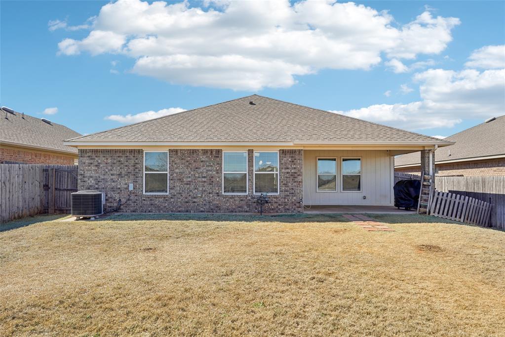 2908 S Fountain Grass Road