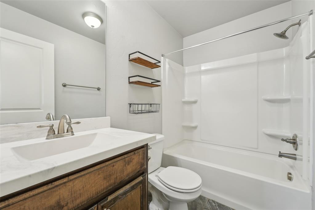 2908 S Fountain Grass Road