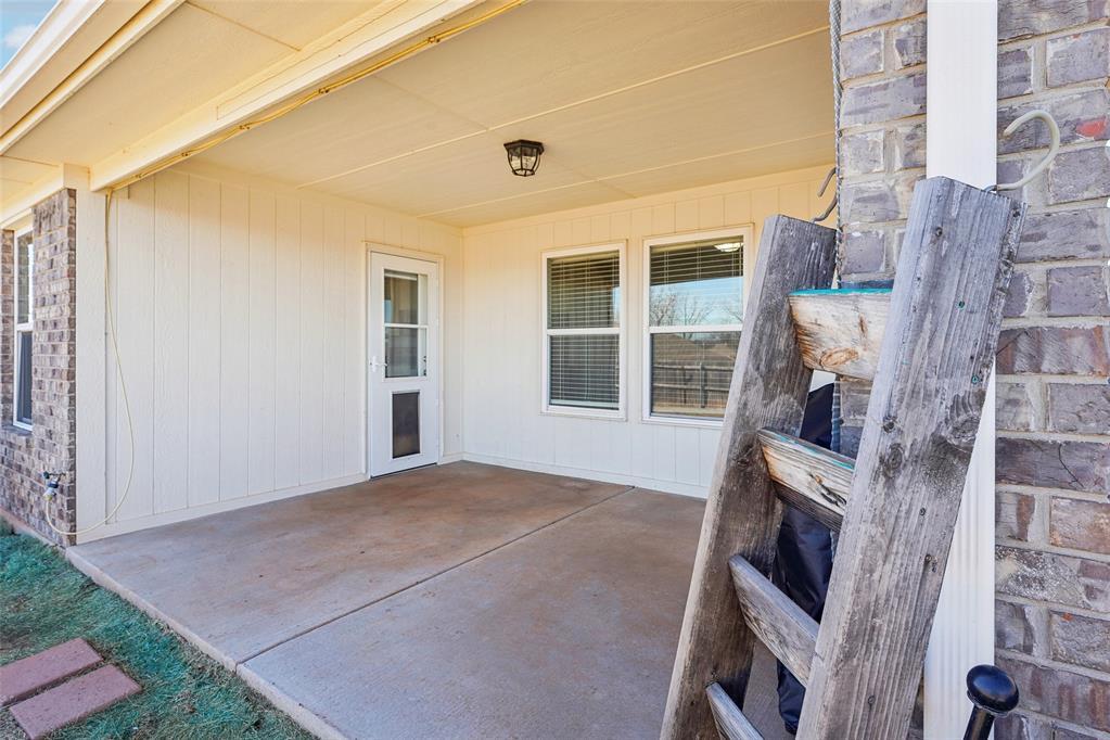 2908 S Fountain Grass Road