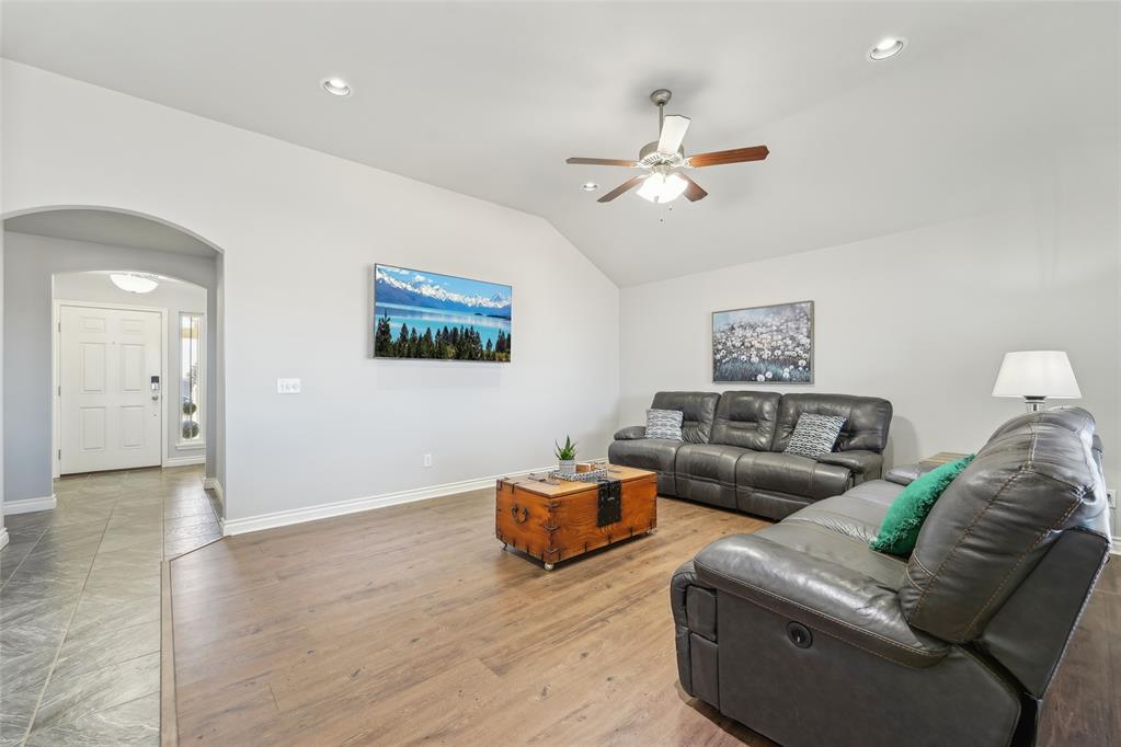 2908 S Fountain Grass Road