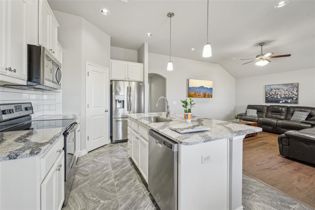 2908 S Fountain Grass Road