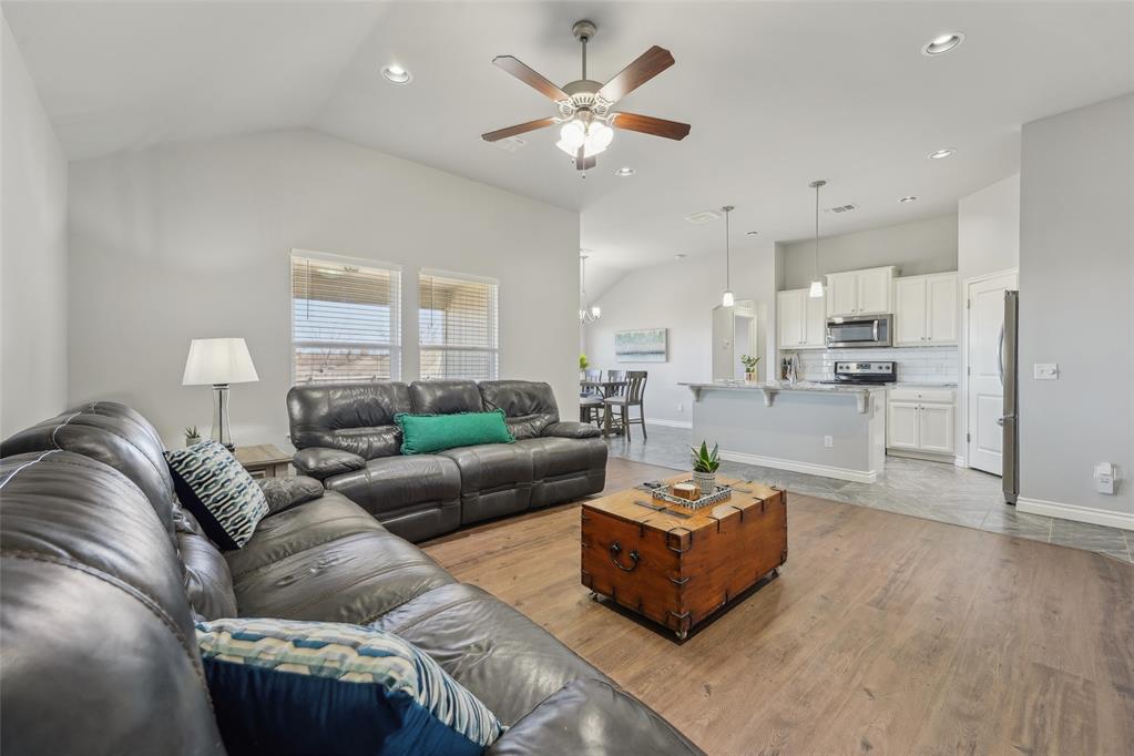 2908 S Fountain Grass Road