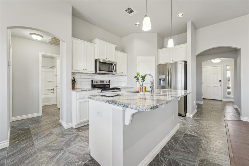 2908 S Fountain Grass Road