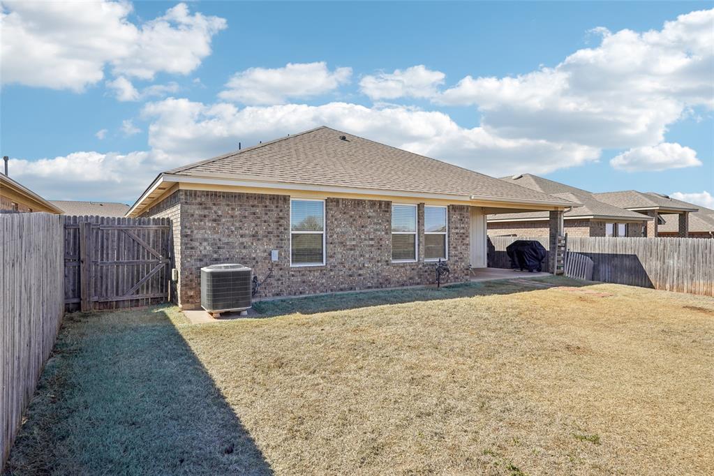 2908 S Fountain Grass Road