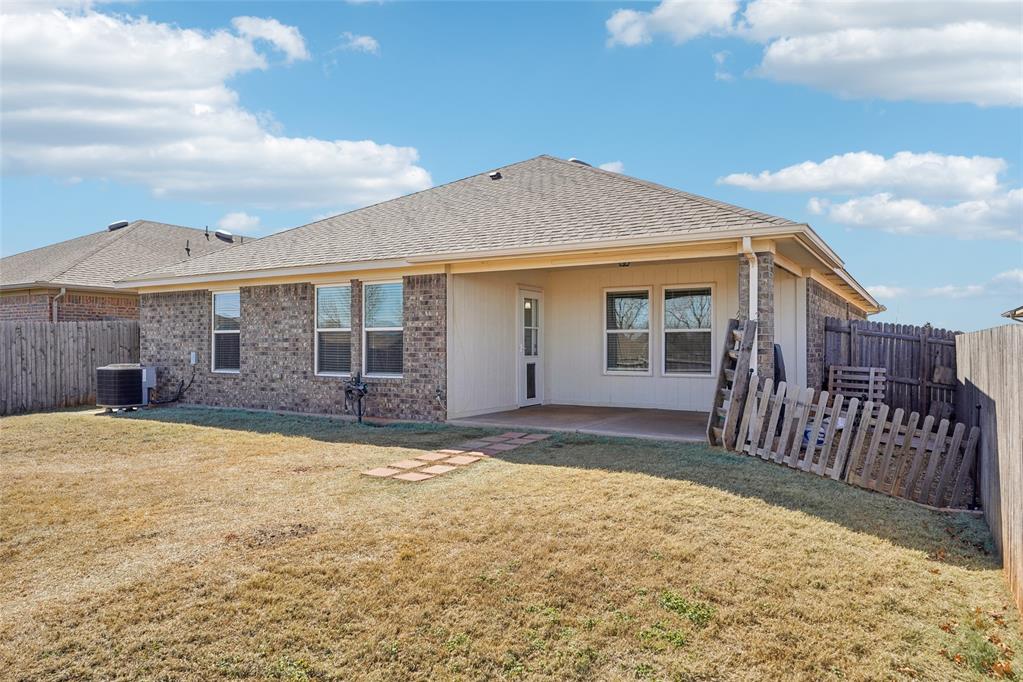 2908 S Fountain Grass Road