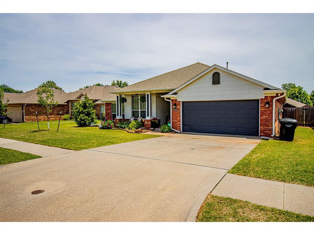 708 Ashwood Lane