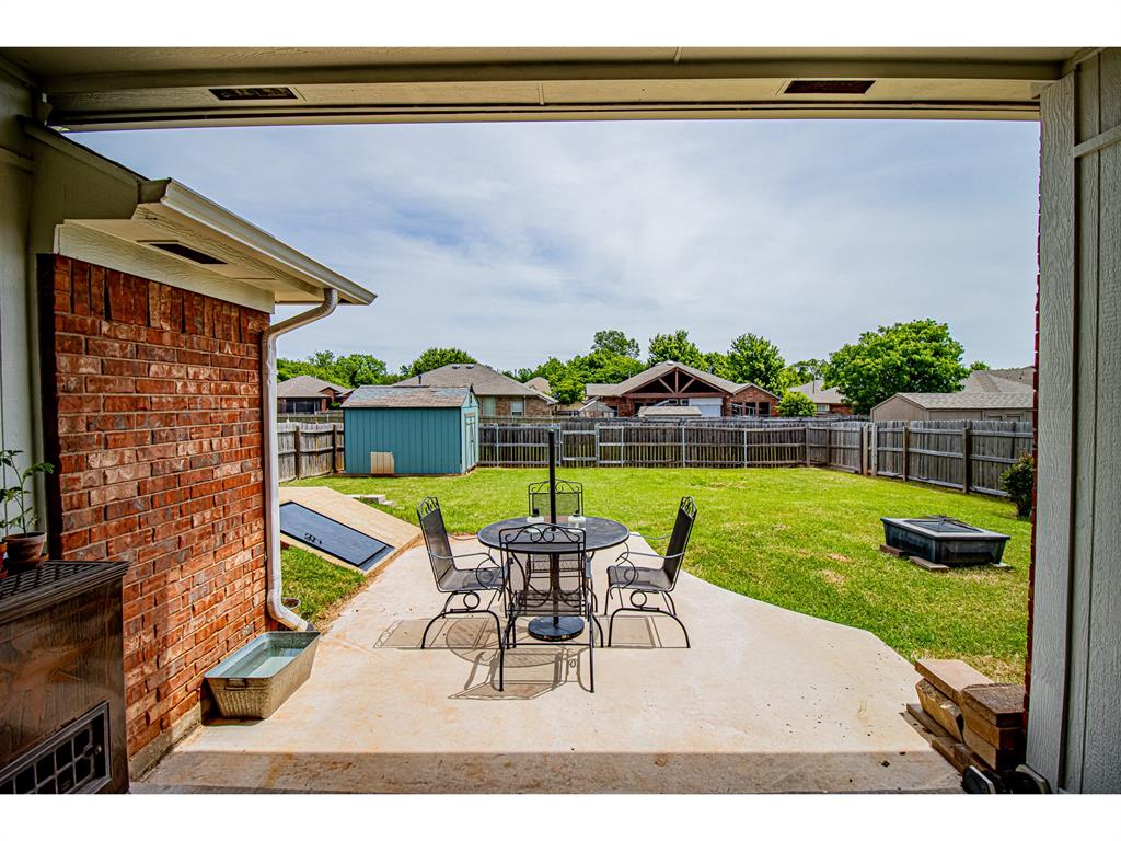 708 Ashwood Lane