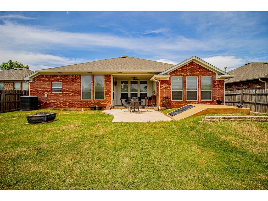 708 Ashwood Lane