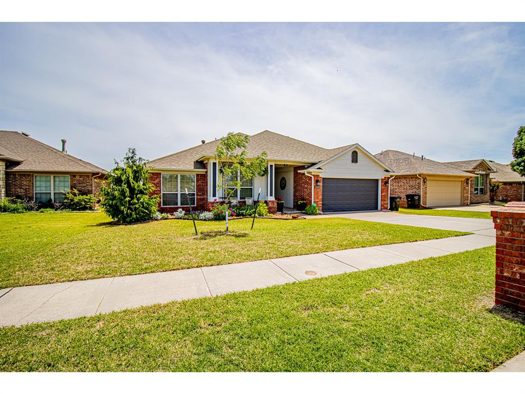 708 Ashwood Lane