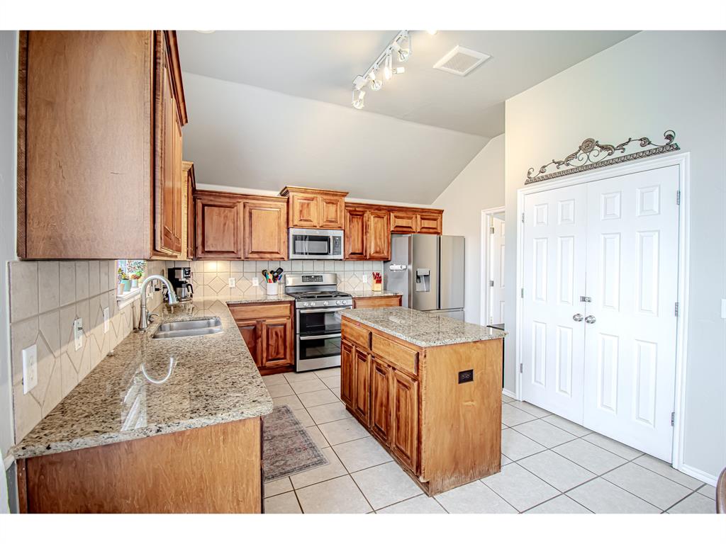 708 Ashwood Lane