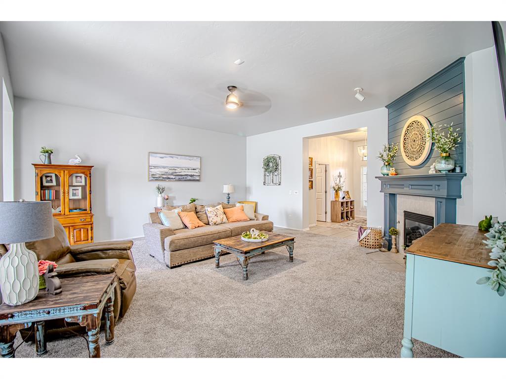 708 Ashwood Lane