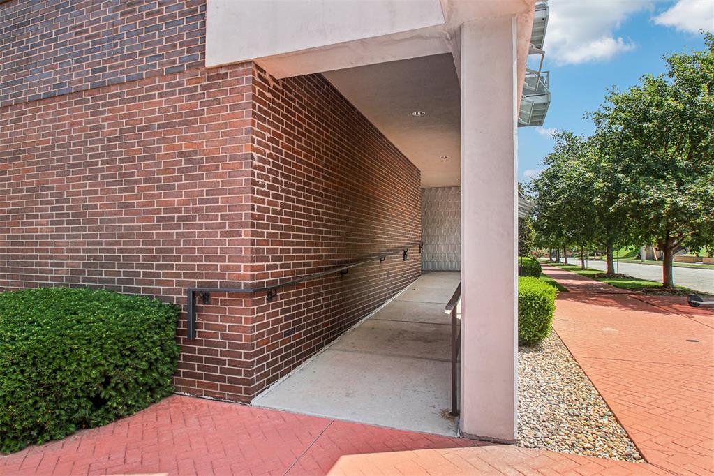 444 N Central Avenue Unit: 204