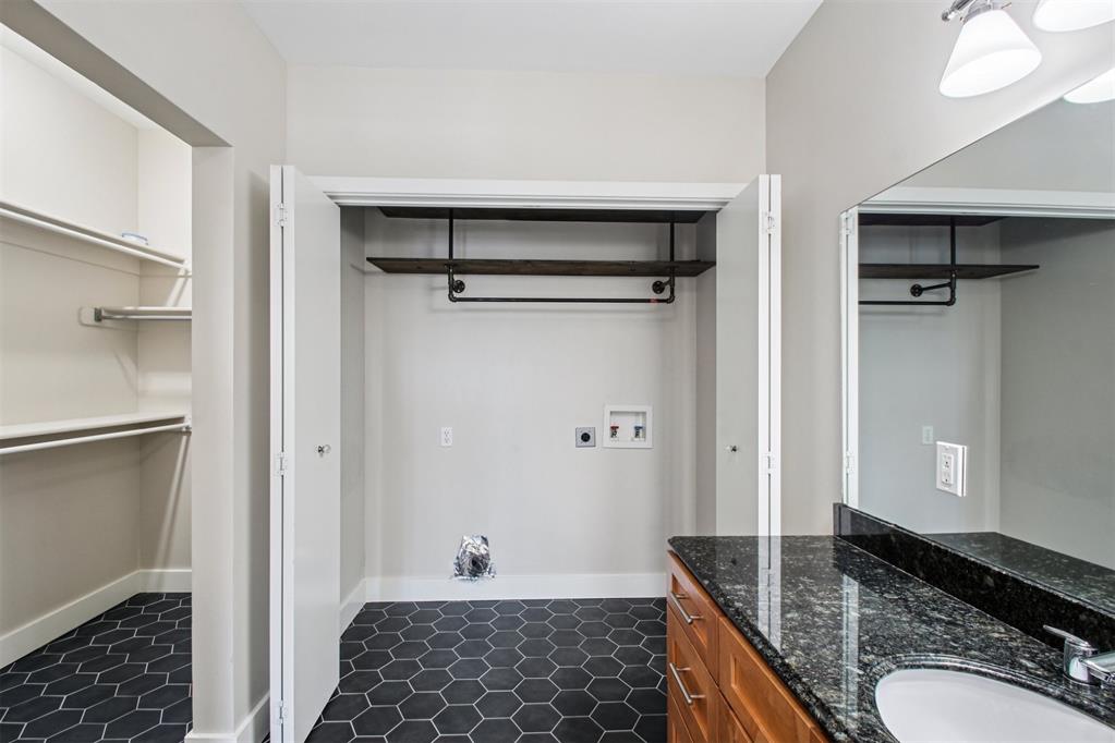 444 N Central Avenue Unit: 204