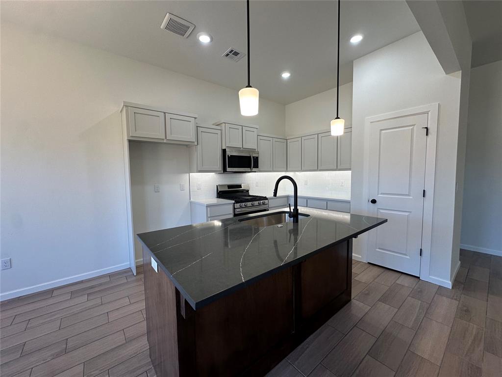 1009 Redwood Creek Drive