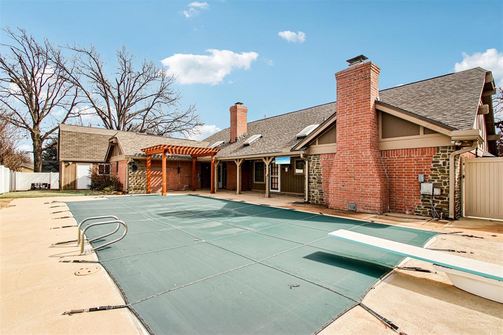 9111 Oak Hollow Drive