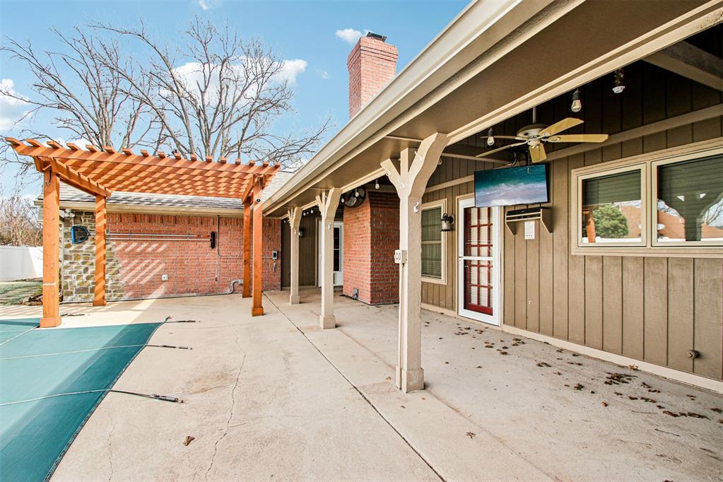 9111 Oak Hollow Drive