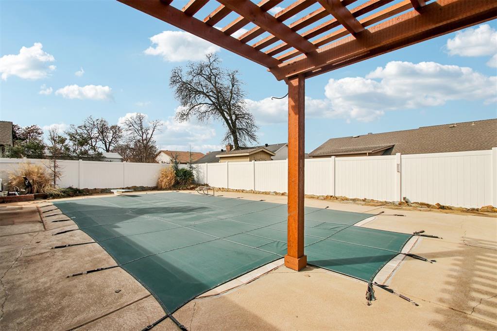 9111 Oak Hollow Drive